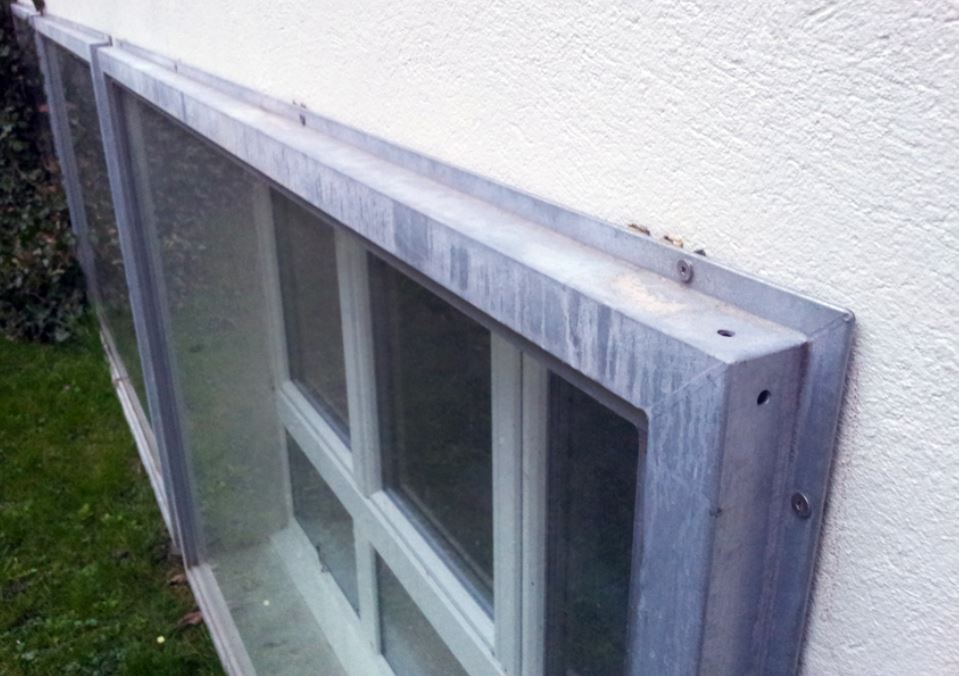 Massives Fenster – Überschwemmungsschutz – Schlosserei Bill St.Gallen